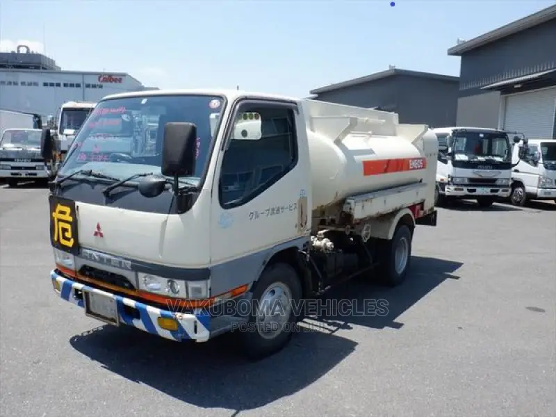 Mitsubishi Canter Lory Tank