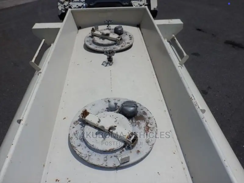 Mitsubishi Canter Lory Tank
