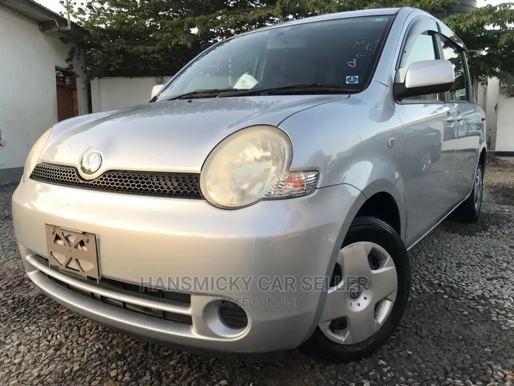 Toyota Sienta 2005 Silver