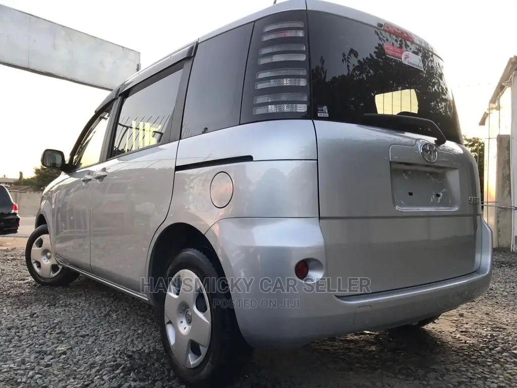 Toyota Sienta 2005 Silver