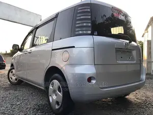 Toyota Sienta 2005 Silver
