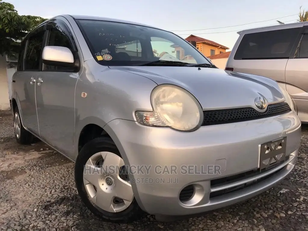 Toyota Sienta 2005 Silver