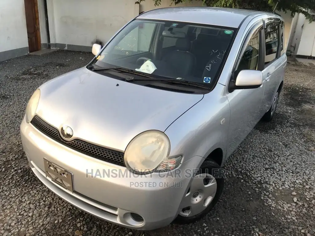 Toyota Sienta 2005 Silver