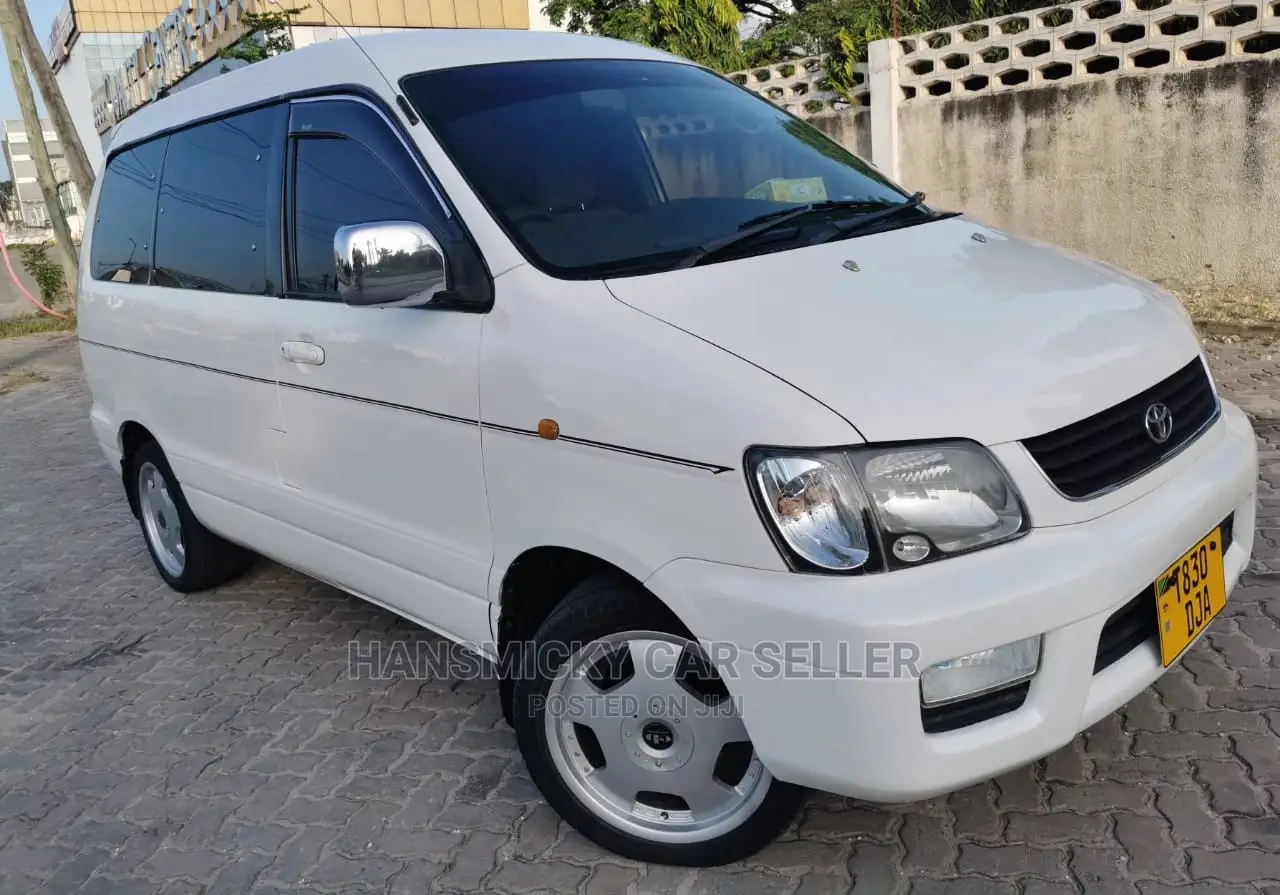 Toyota Noah 2001 White