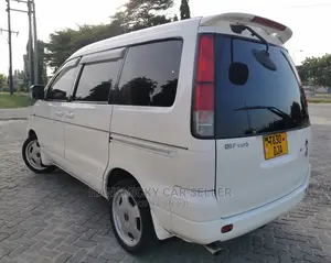 Toyota Noah 2001 White