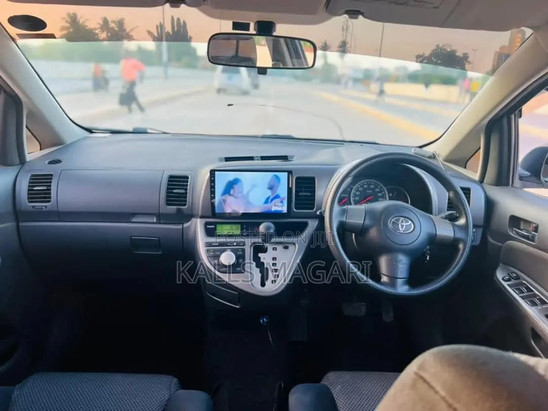 Toyota Wish 2005 Silver