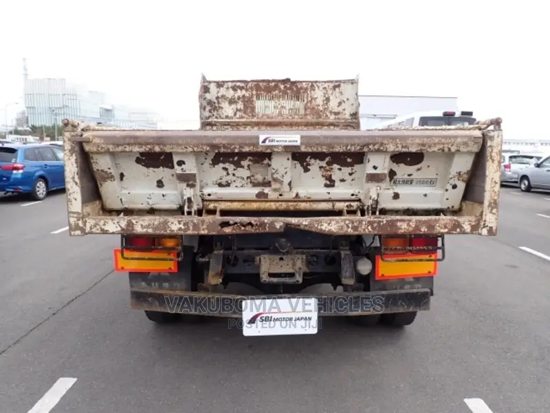 Mitsubishi Fighter Mignon Dump