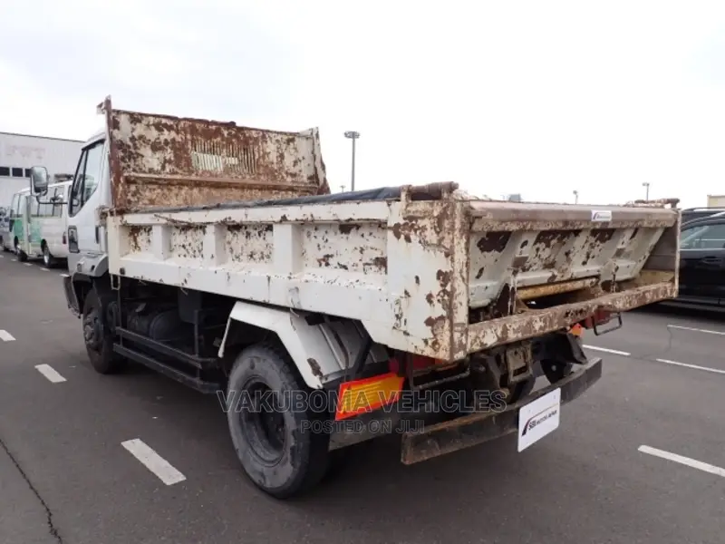 Mitsubishi Fighter Mignon Dump