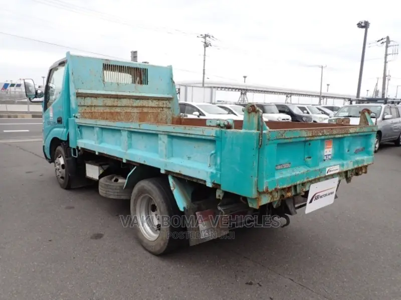 Hino Dutro Truck