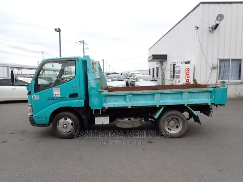Hino Dutro Truck