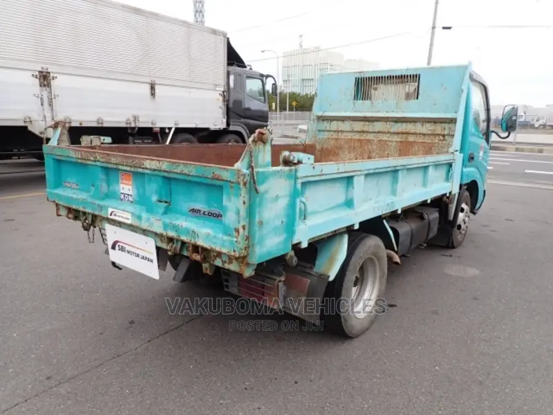 Hino Dutro Truck