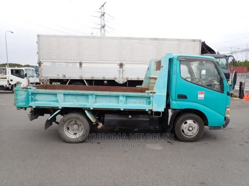 Hino Dutro Truck