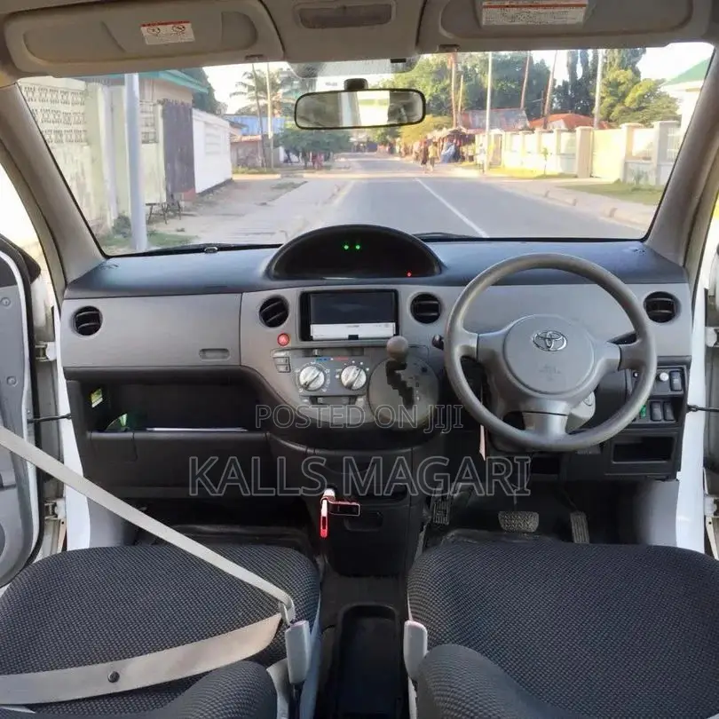 Toyota Sienta 2005 White