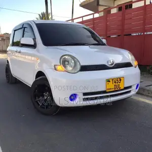 Toyota Sienta 2005 White