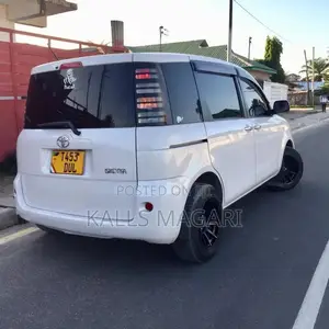 Toyota Sienta 2005 White