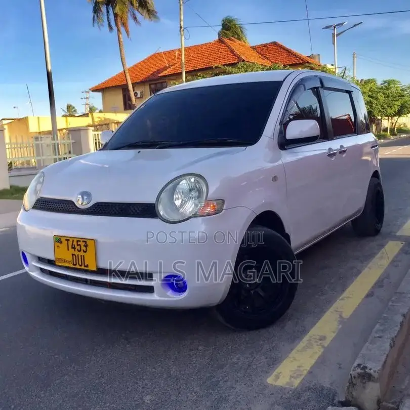 Toyota Sienta 2005 White