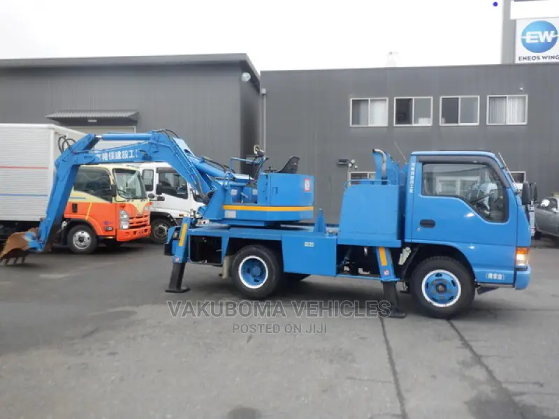 Isuzu Elf Excavator Truck