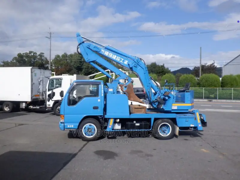Isuzu Elf Excavator Truck