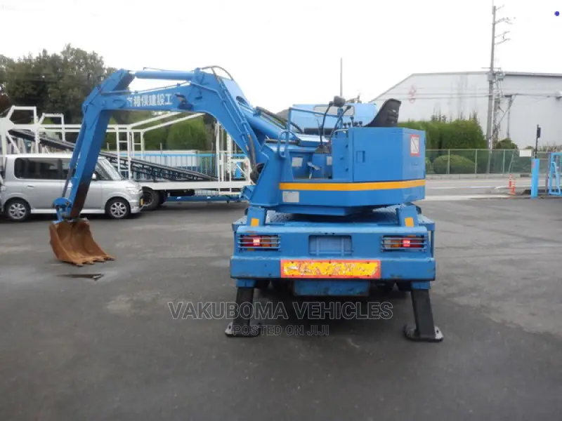 Isuzu Elf Excavator Truck
