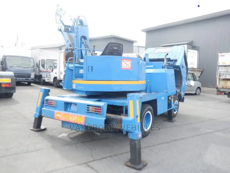 Isuzu Elf Excavator Truck