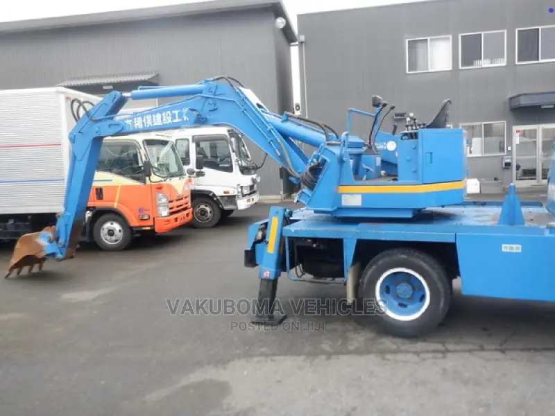 Isuzu Elf Excavator Truck