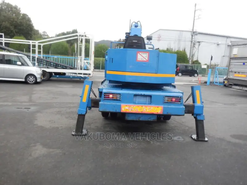 Isuzu Elf Excavator Truck