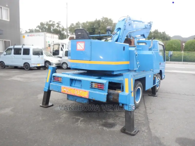 Isuzu Elf Excavator Truck