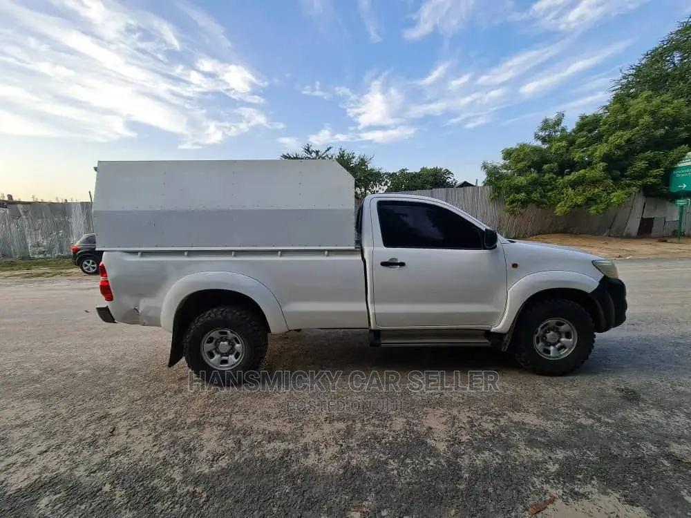 Toyota Hilux 2010 White