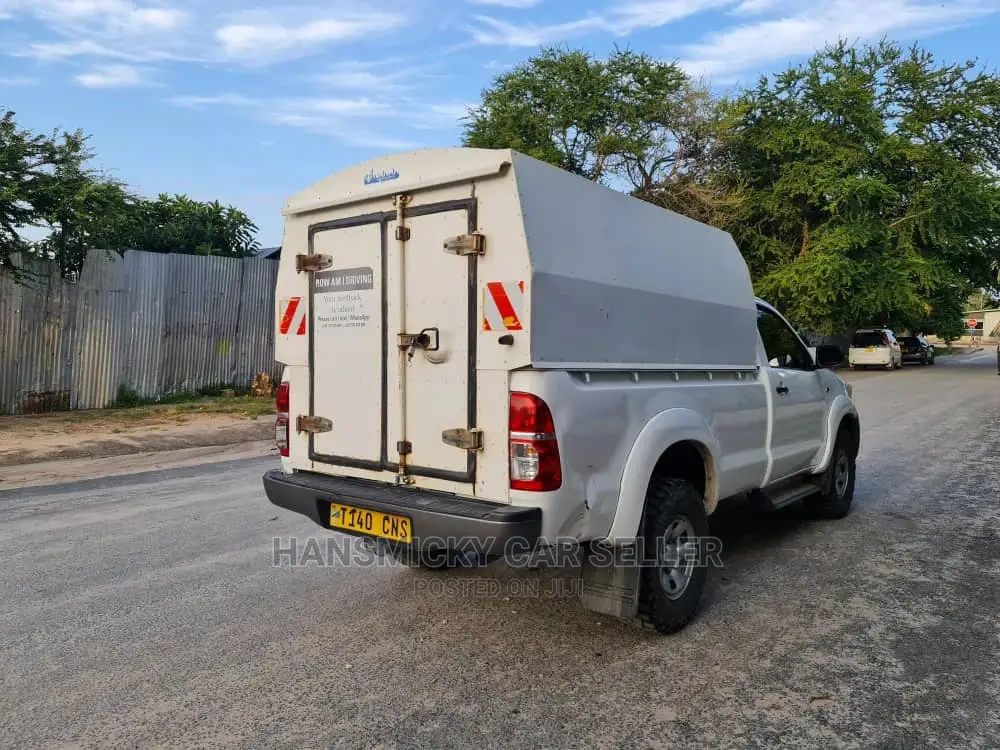 Toyota Hilux 2010 White