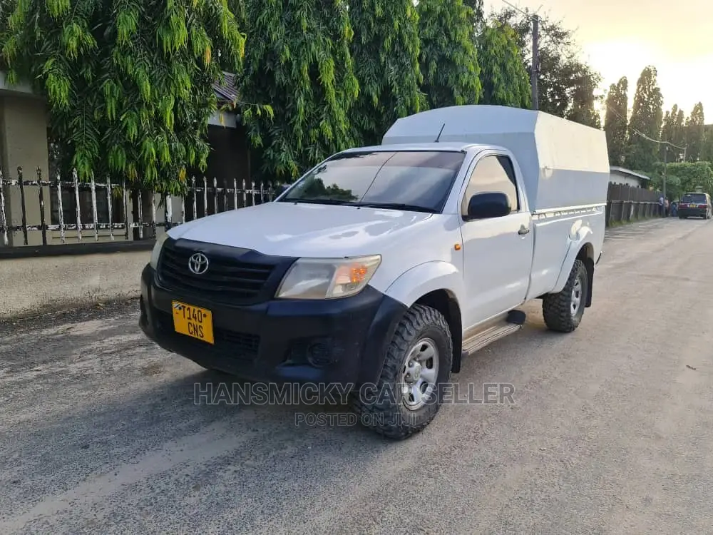 Toyota Hilux 2010 White