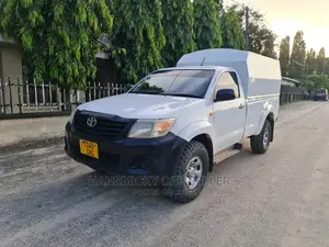 Toyota Hilux 2010 White