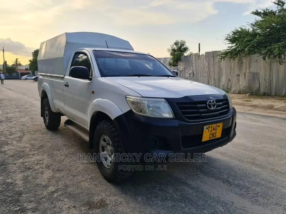 Toyota Hilux 2010 White