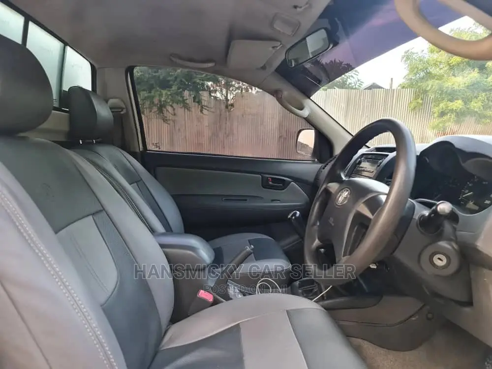 Toyota Hilux 2010 White