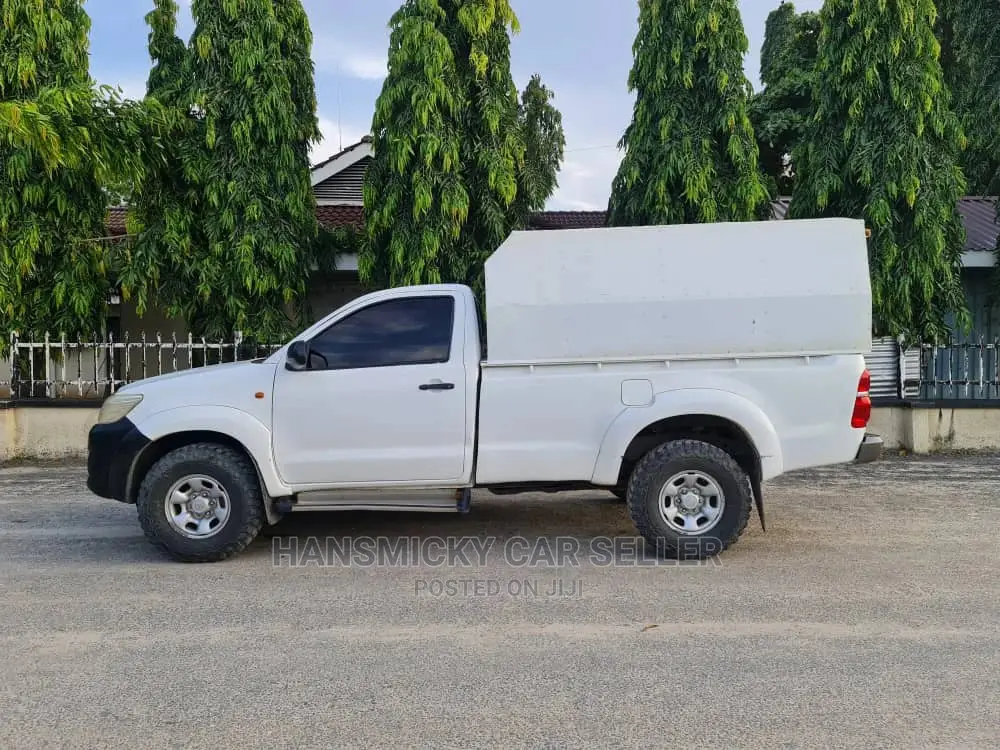 Toyota Hilux 2010 White