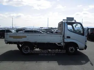 Toyota Dayna Flat Body