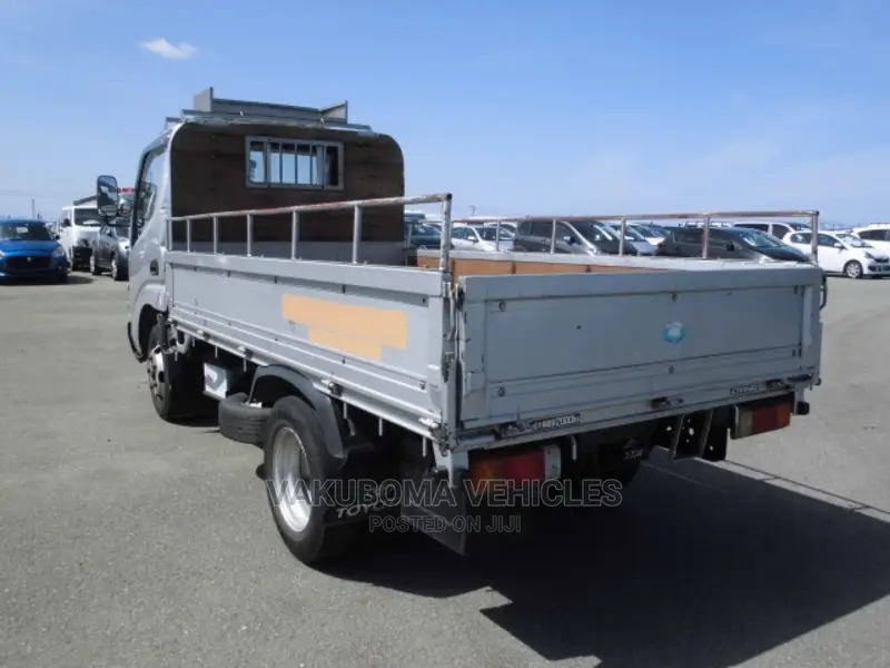 Toyota Dayna Flat Body