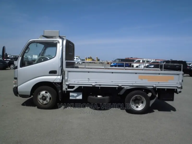Toyota Dayna Flat Body