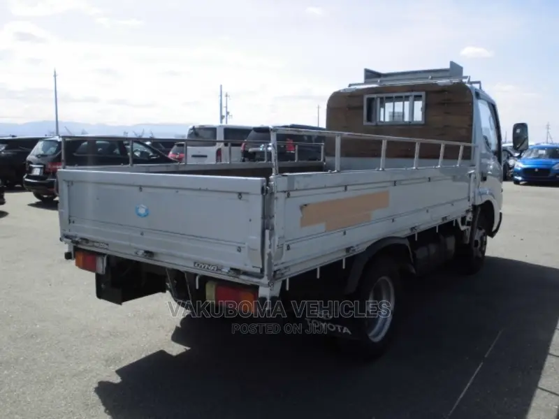 Toyota Dayna Flat Body