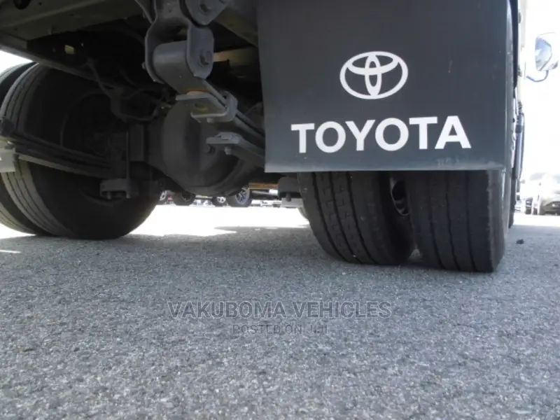 Toyota Dayna Flat Body