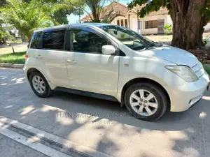 Toyota IST 2004 White