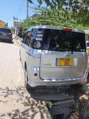 Toyota Sienta 2008 Silver