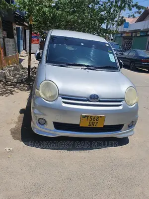 Toyota Sienta 2008 Silver
