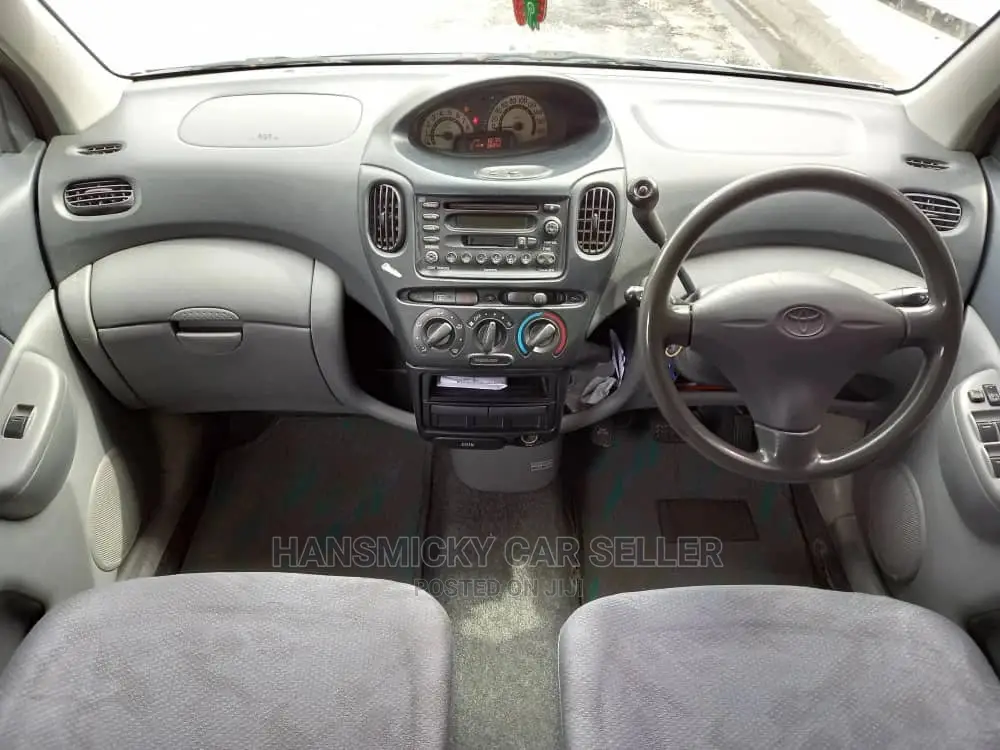 Toyota Fun Cargo 2005 Silver