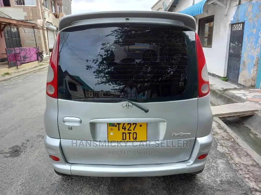 Toyota Fun Cargo 2005 Silver