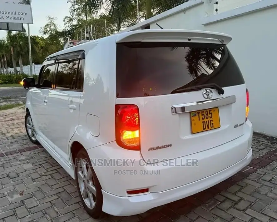 Toyota Corolla Rumion 2008 White