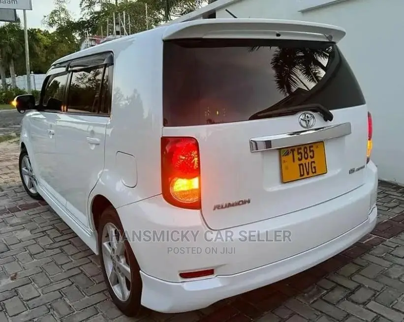 Toyota Corolla Rumion 2008 White