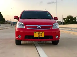 Toyota Raum 2009 Red
