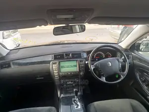 Toyota Crown 2006 Black