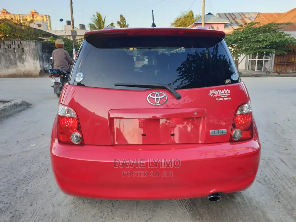 Toyota IST 2006 Red