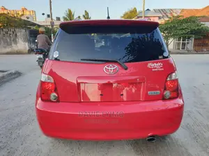 Toyota IST 2006 Red